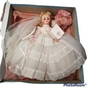 Madame Alexander Elise Bride Doll 17 "